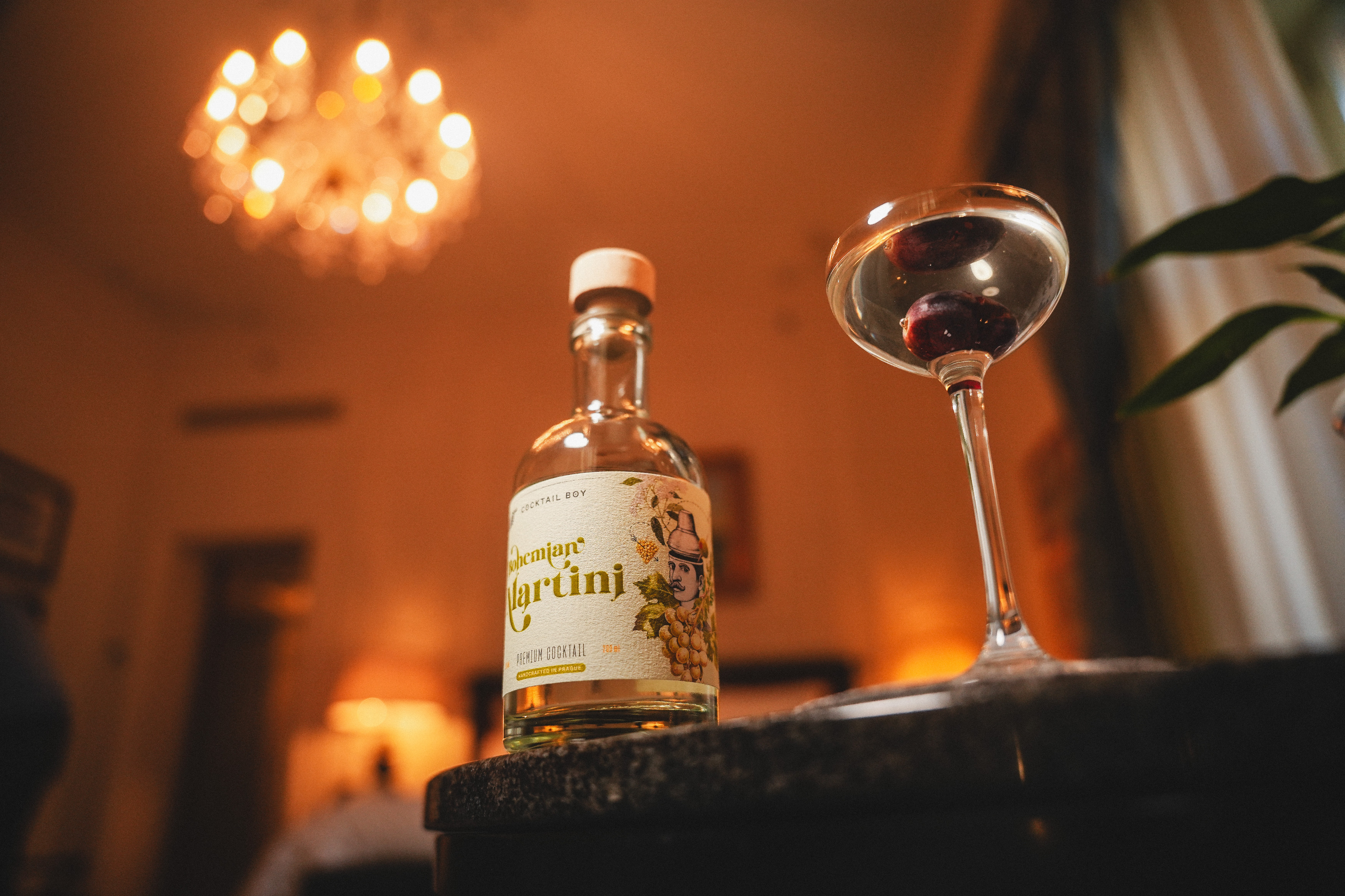Bohemian Martini Cocktail Boy detail lahve